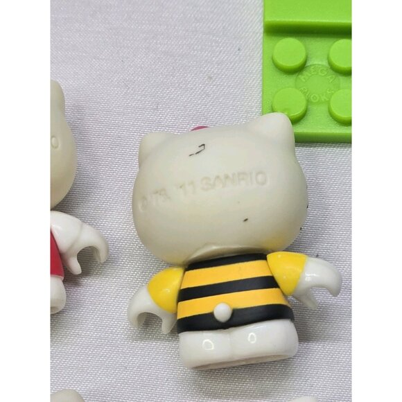 Sanrio Hello Kitty Lot of 10 Mini Figures And Assorted Mega Bloks - Picture 9 of 16